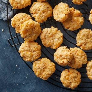 Crunchy Cheesy Crisps Exps Rc25 279154 Dr 04 16 01b