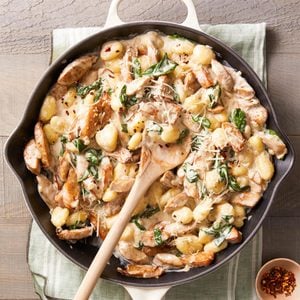 Gnocchi With Spinach And Chicken Sausage Exps Ft25 126406 Jr 0422 1